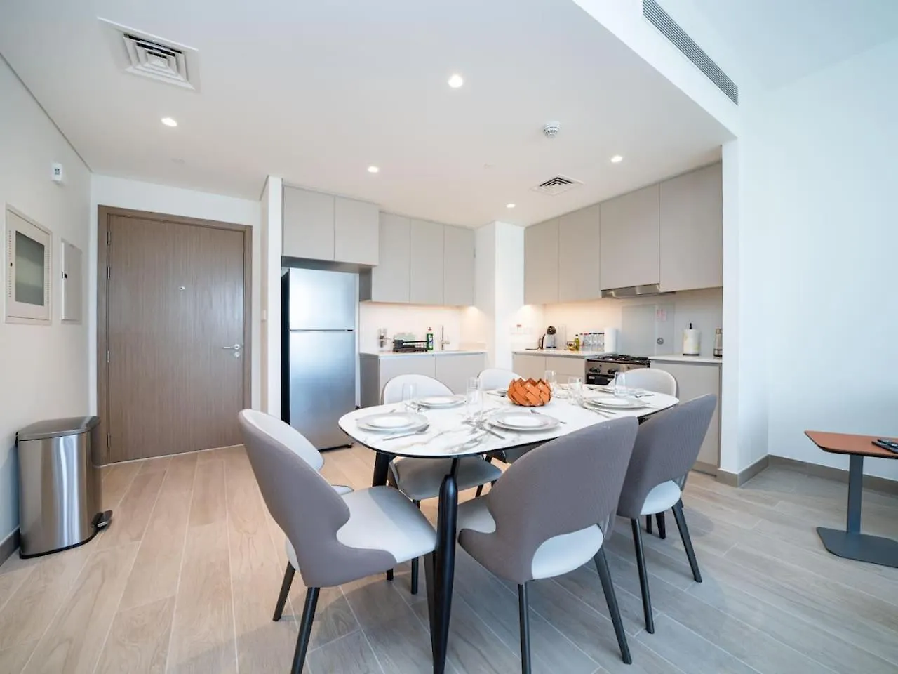 Luxury 2-Bed Retreat With Stunning Creek Views Apartment Dubai