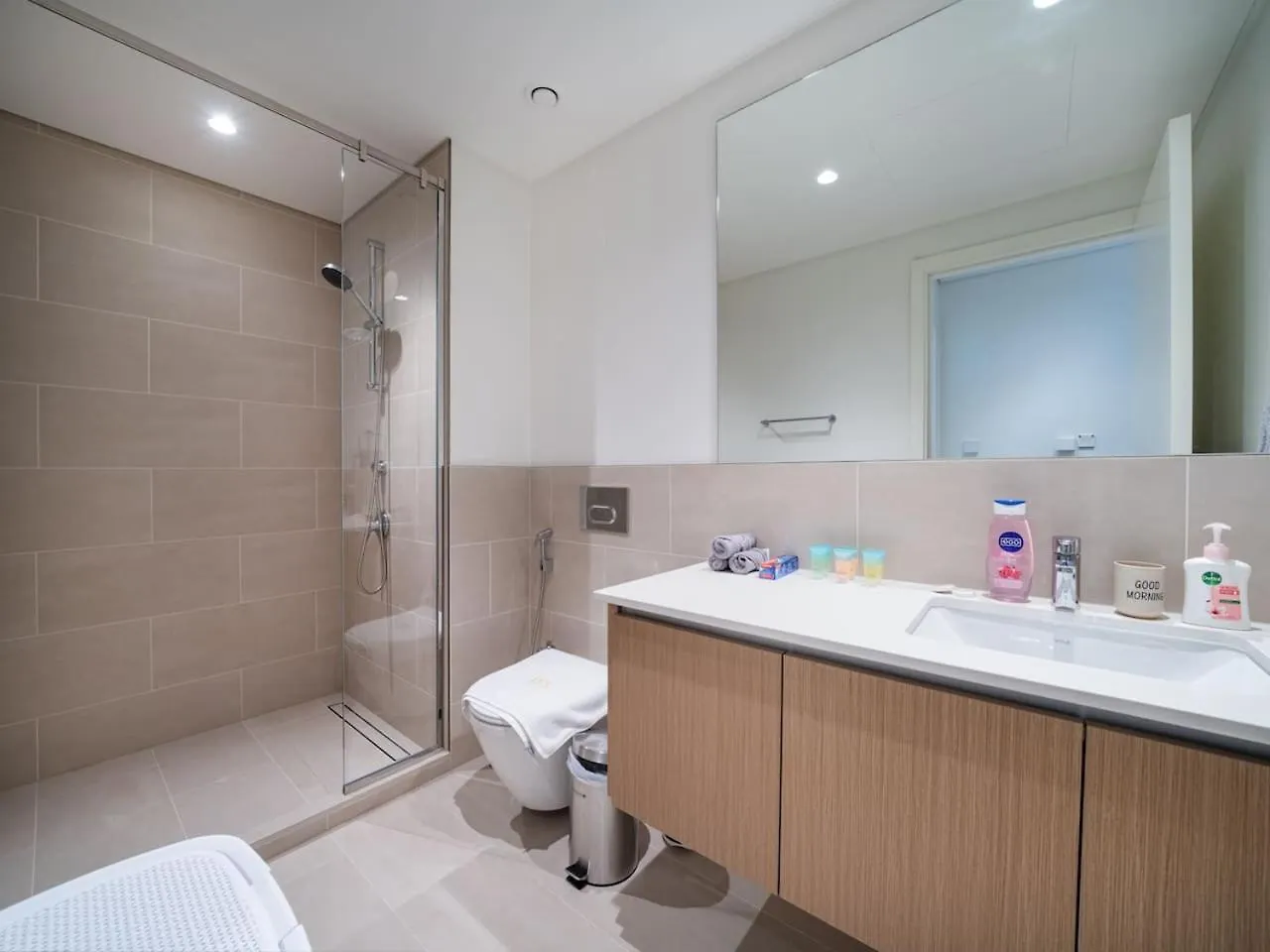 Luxury 2-Bed Retreat With Stunning Creek Views Apartment Dubai