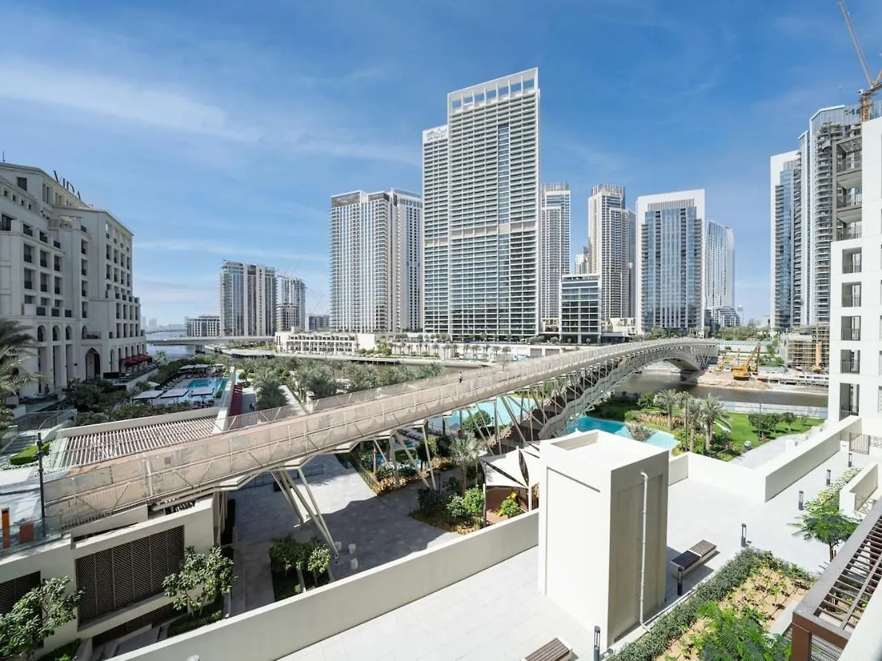 Luxury 2-Bed Retreat With Stunning Creek Views Apartment Dubai
