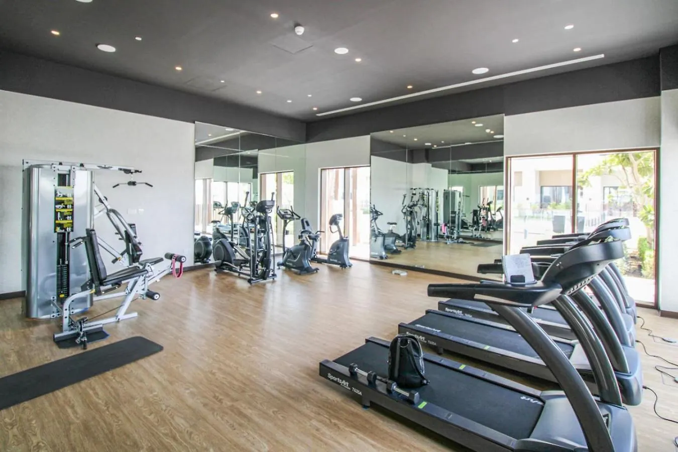 Luxury 2-Bed Retreat With Stunning Creek Views Apartment Dubai